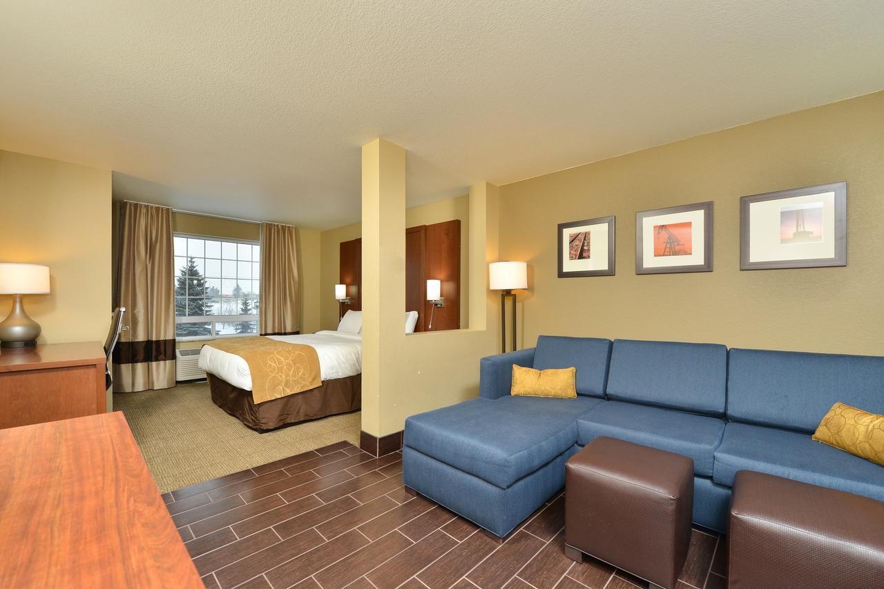 Comfort Suites Minot Exterior photo